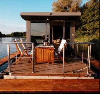 Znin Boat Rental | Houseboat Pałuki