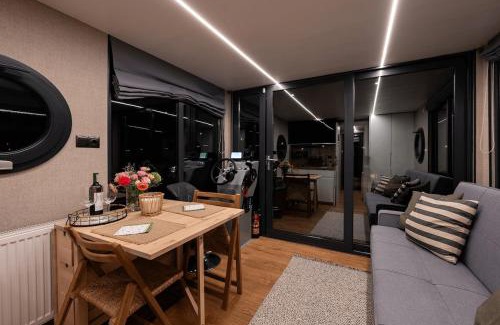 Znin Boat Rental | Houseboat Pałuki