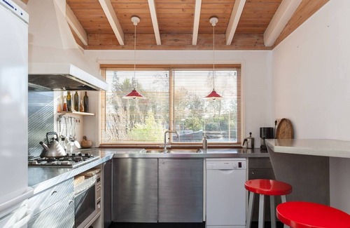 Vinkenkade Boat Rental | Houseboat with beautiful view.