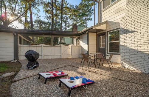 Ponderosa Forest House | Houston Stay Game Room Bbq Yard Sleeps 16