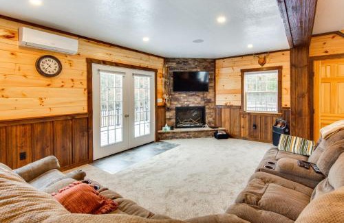 Olanta House | Houtzdale Home with Shuffleboard and Pickleball!