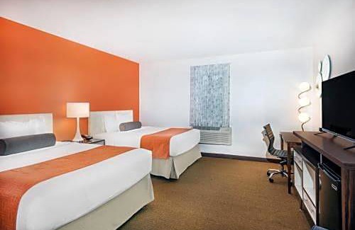 Wollaston Hotel | Howard Johnson by Wyndham Quincy/ Boston