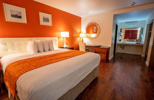 Buena Park Hotel | Howard Johnson by Wyndham Buena Park