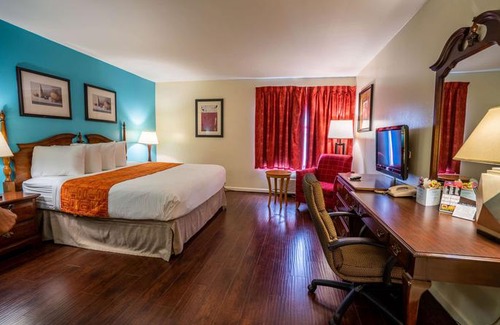 Buena Park Hotel | Howard Johnson by Wyndham Buena Park
