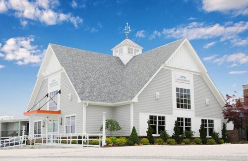 Middletown Hotel | Howard Johnson by Wyndham Middletown Newport Area