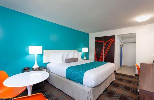 Mission Valley West Hotel | Howard Johnson by Wyndham San Diego Hotel Circle