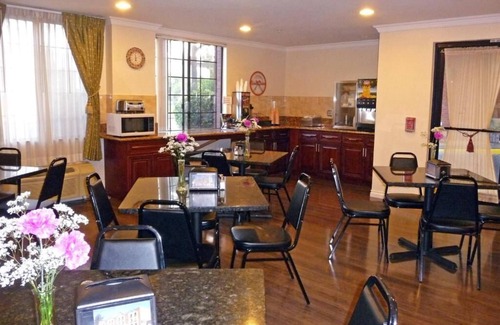 Pasadena Hotel | Howard Johnson by Wyndham Pasadena