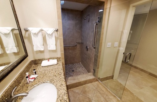 Pasadena Hotel | Howard Johnson by Wyndham Pasadena