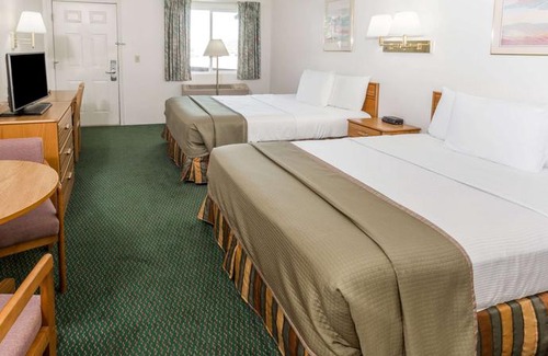 Roseburg Hotel | Howard Johnson by Wyndham Roseburg