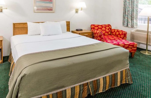 Roseburg Hotel | Howard Johnson by Wyndham Roseburg
