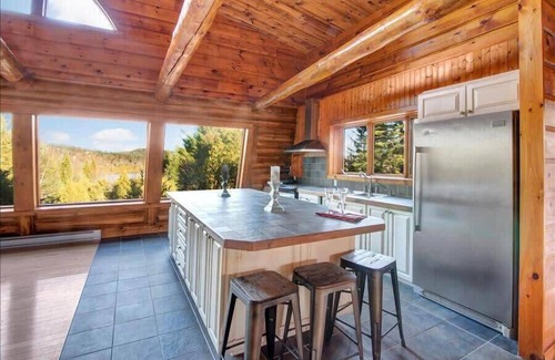 St-Adolphe-d'Howard Ski Chalet | Howard Lodge- large group accomodation