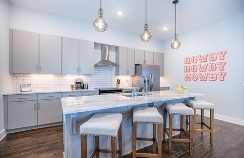 Inglewood House | Howdy House | Rooftop Skyline View | 5 mi BRDWY