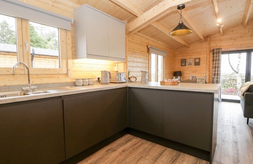 Kendal Cottage | HOWGILLS RETREAT, pet friendly, with open fire in Kirkby Lonsdale