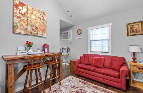 Fredericksburg House | HR Cabin 1 - The Red Cabin