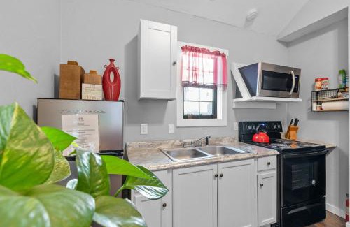 Fredericksburg House | HR Cabin 1 - The Red Cabin