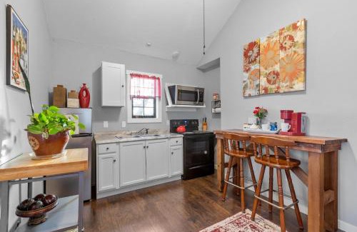 Fredericksburg House | HR Cabin 1 - The Red Cabin