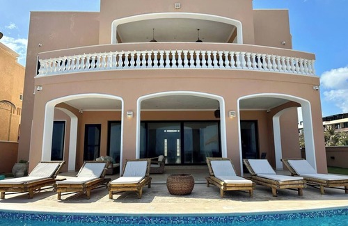 Tulsayab House | HT: Elegant Villa with Private Infinity Pool for 14 Guests