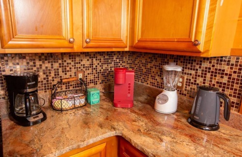 Sevierville Cabin | HtdPool, Arcades, Jacuzzi, ClosetoAction, Kingbeds Sleeps up to 14 guests