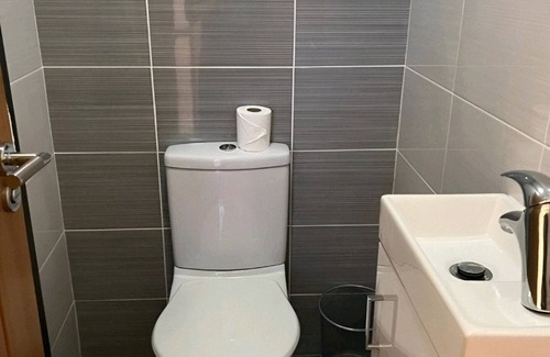 Hull Old Town Apartment | HU1 Hull City Centre Modern Apartment WIFI BATH H9