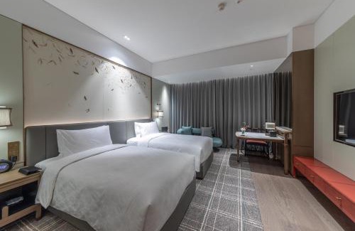 Baqiao Hotel | HUALUXE Xi'an Chanba by IHG-西安浐灞华邑酒店-Near Xi'an International Convention Exhibition Center and Shopping mall and The Romantic show of Xi'an-Free Luggage Storage-English Service
