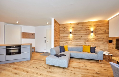 Garmisch-Partenkirchen Apartment | Hubertus 13 - bright flat in modern alpine style with large terrace and garden