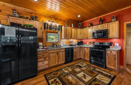 Maggie Valley Cabin | Huckleberry Lodge ~ Elk Viewing ~ New Cabin by Willow Tree Cabins