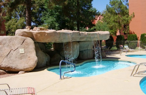 Paradise Valley Village Condo | HUGE 1BR! WiFi, Pools, Fitness! Walk to golf, shops, restaurants