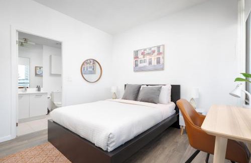 Bay Cloverhill Apartment | Huge 2BD 2BA with Sofa Bed and CN Tower VIew!