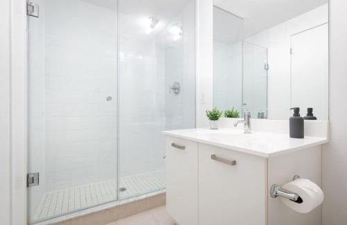 Bay Cloverhill Apartment | Huge 2BD 2BA with Sofa Bed and CN Tower VIew!