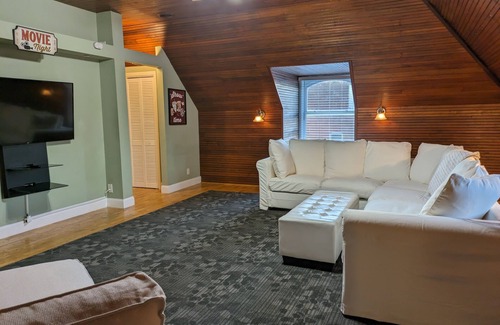 Tower Grove East House | Huge 4 Bedroom 2 Blocks from Tower Grove Park!