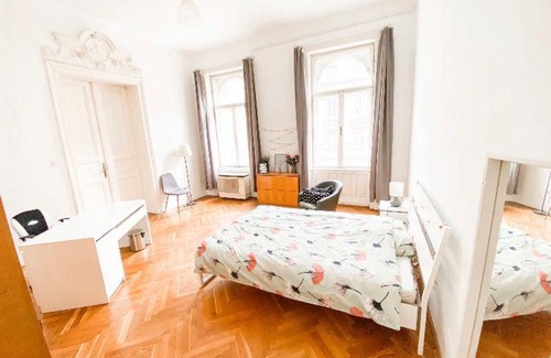 Csarnok negyed Apartment | Huge city center Apartment 170 m2-New york Cafe