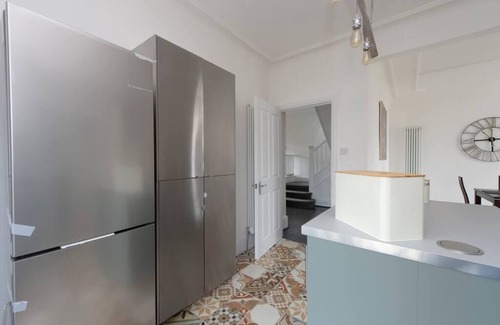 Westcliff-on-Sea House | Huge Family Home! Sleeps 16! Great Location!