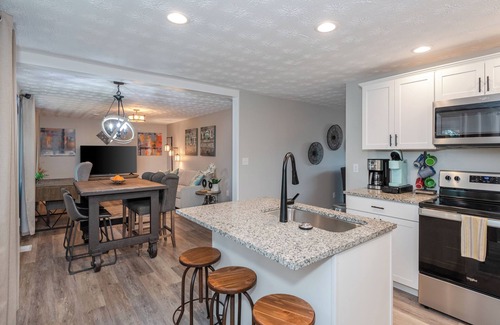 Vandalia House | Huge Fenced Yard | Near Airport I-70 I-75