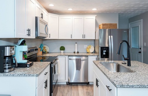 Vandalia House | Huge Fenced Yard | Near Airport I-70 I-75