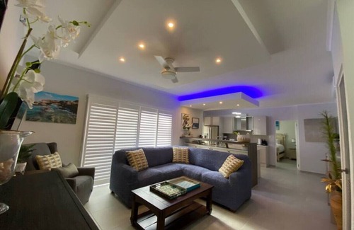 Gold Coast Apartment | Huge & Gorgeous 8BR Villa in Luxury Resort at Oro by Bocobay