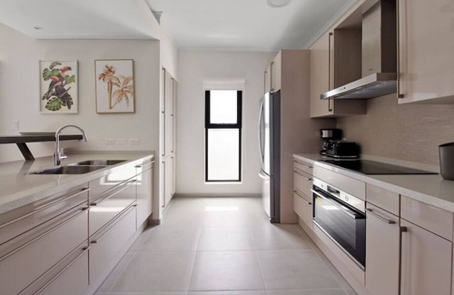 Gold Coast Apartment | Huge & Gorgeous 8BR Villa in Luxury Resort at Oro by Bocobay