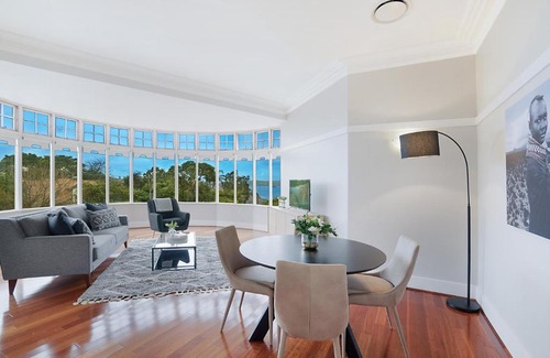 Cremorne Apartment | Huge Harbour View Apartment In Historic Home