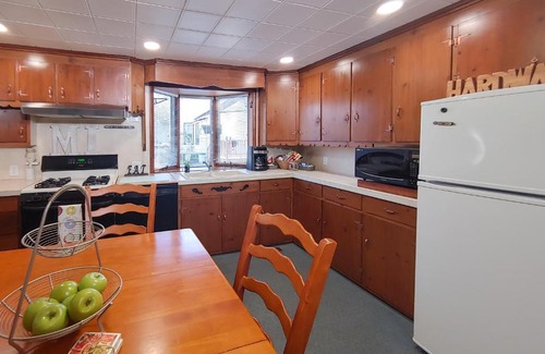 Manistee House | Huge historic, w/large yard & close to beach