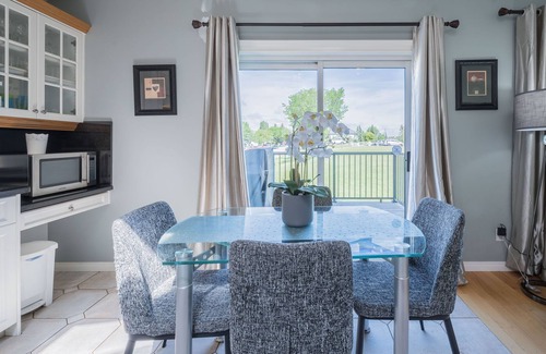 Hidden Valley House | Huge Home for your group! Mins to Airport!