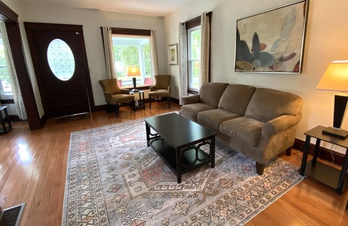 Cleveland Heights House | HUGE HOUSE for Groups! Plenty of parking, quiet and safe area