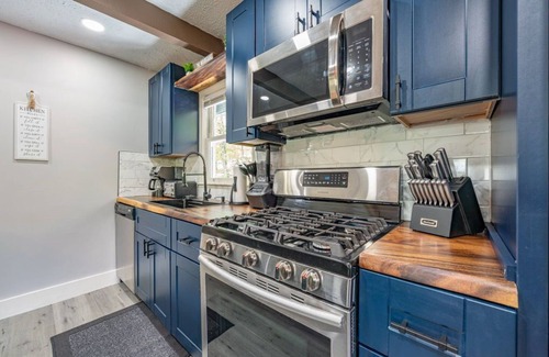 Charter Hills House | Huge House in amazing Beech Mountain with Game Room, Hot Tub, Sauna, & Fire Pit!