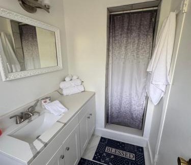 South Venice Apartment | HUGE In-Law Apt Beach Oasis- Private entrance