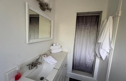 South Venice Apartment | HUGE In-Law Apt Beach Oasis- Private entrance