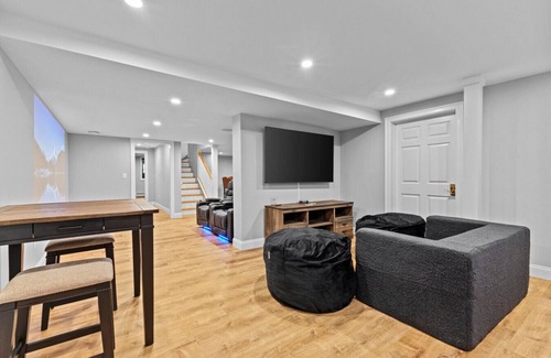 Hinesburg Cabin | Huge Log Cabin by Lake 22 PPL