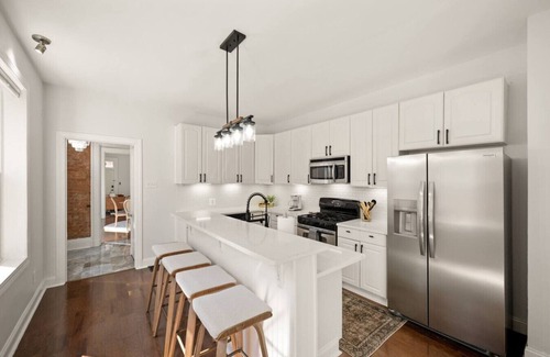 Pendleton House | Huge Lux Historic Retreat, Walk to All Downtown