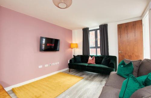 Failsworth Apartment | Huge Modern 5BR Home - Perfect For Long Stays!