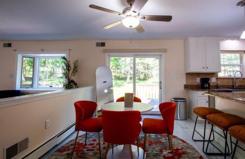 Tunkhannock Township House | Huge Pocono Dreamhouse 4 bedrooms 12 guests