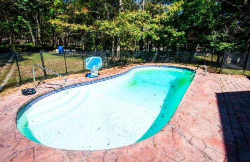 Tunkhannock Township House | Huge Pocono Dreamhouse 4 bedrooms 12 guests