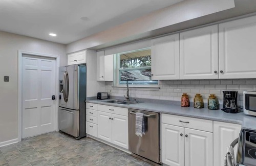 Avondale House | HUGE ranch style house with an MCM flare!