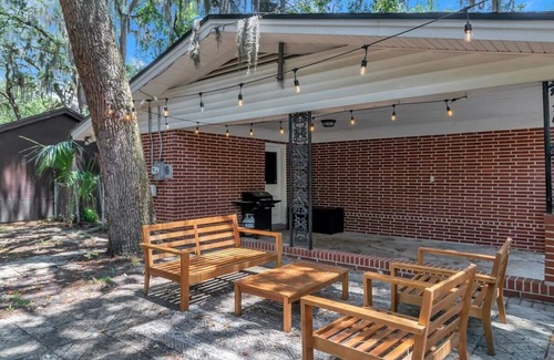 Avondale House | HUGE ranch style house with an MCM flare!